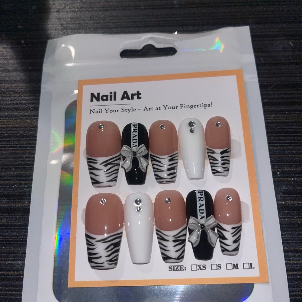 10 PC Hand Crafted Zebra French Nails NWT